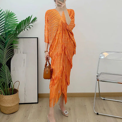 Wrinkle Fringe Dress for Autumn 2024, New Women's Hot Stamping V-neck, Loose and Elegant, Niche Temperament, Socialite Style