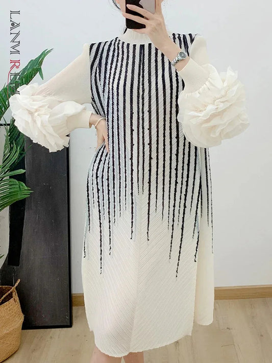 LANMREM Striped Print Pleated Mid Length Dress For Women Floral Sleeves Loose A-line Dresses Fashion 2025 Spring New 2DA4162