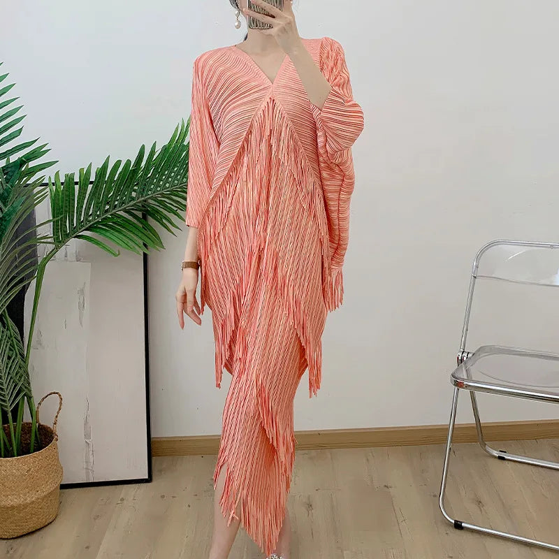 Wrinkle Fringe Dress for Autumn 2024, New Women's Hot Stamping V-neck, Loose and Elegant, Niche Temperament, Socialite Style