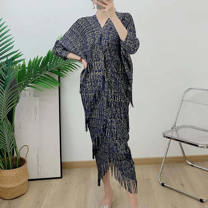 Wrinkle Fringe Dress for Autumn 2024, New Women's Hot Stamping V-neck, Loose and Elegant, Niche Temperament, Socialite Style