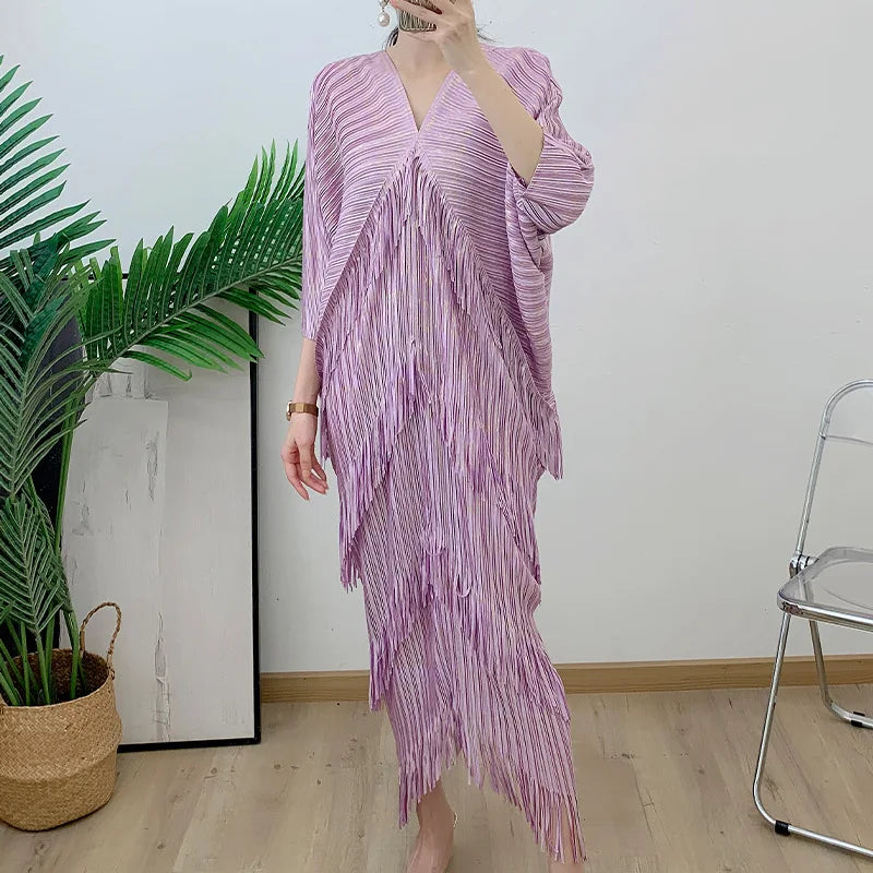 Wrinkle Fringe Dress for Autumn 2024, New Women's Hot Stamping V-neck, Loose and Elegant, Niche Temperament, Socialite Style